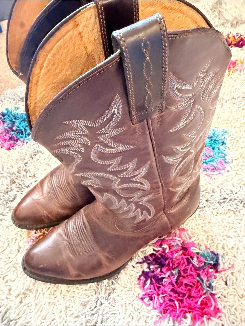 Ariat Men’s Heritage Brown Leather Western Boots with turquoise hue - Picture 3 of 8